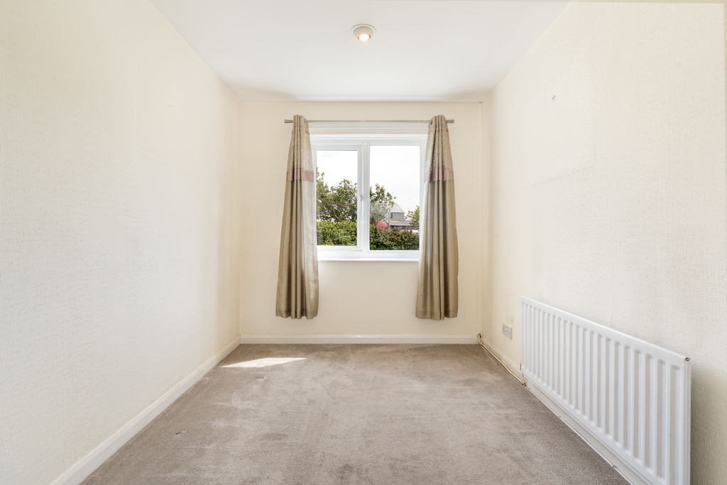 17 Creggan Mooar, Port St Mary IM9 5BB. — Photo 2 of 20