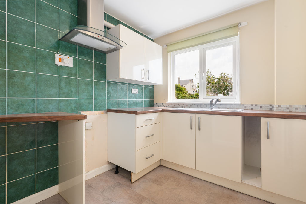 17 Creggan Mooar, Port St Mary IM9 5BB. — Photo 3 of 20