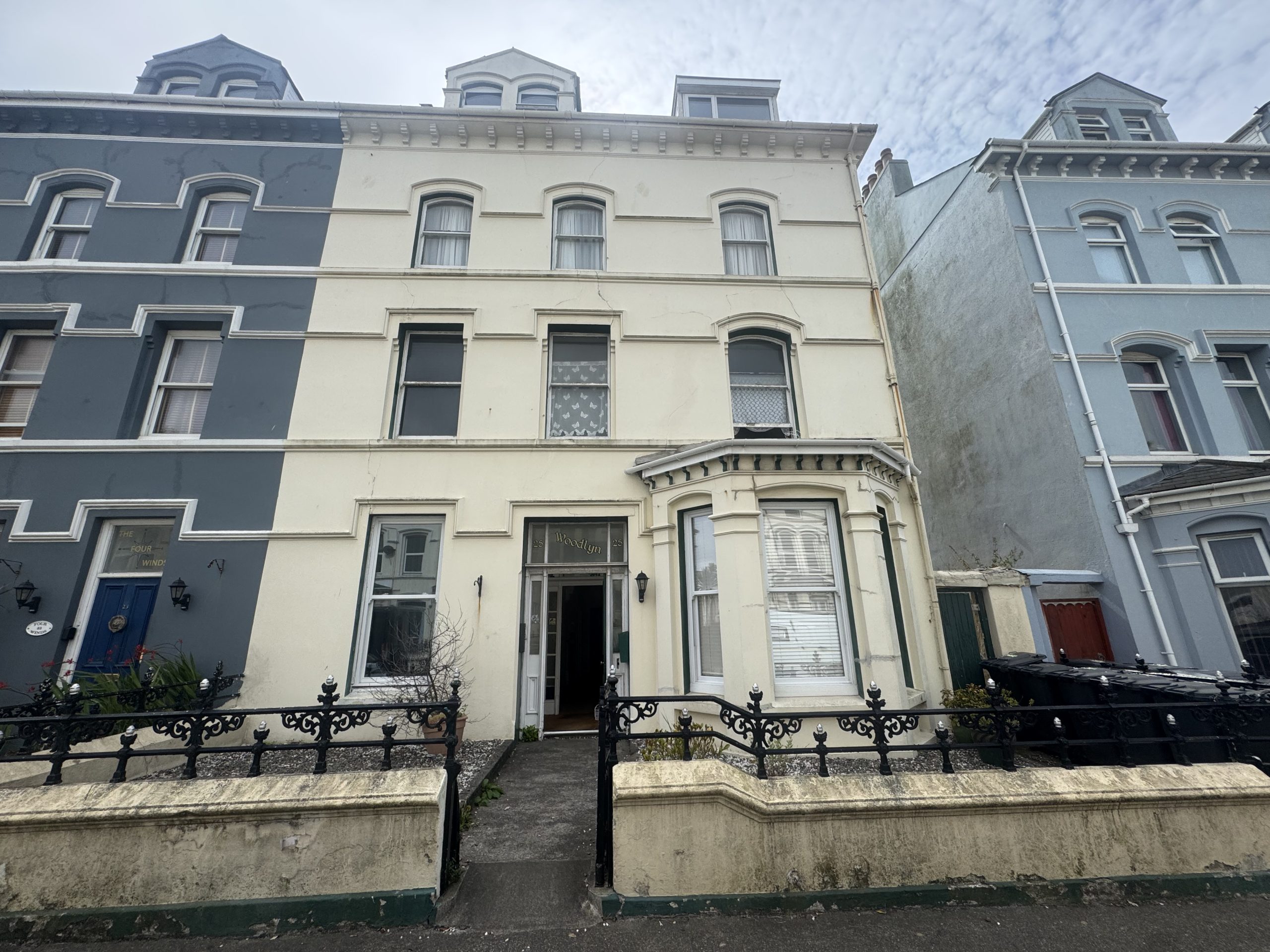 Flat 4, 25 Demesne Road, Douglas, Isle of Man, IM1 3DZ. — Photo 1 of 10