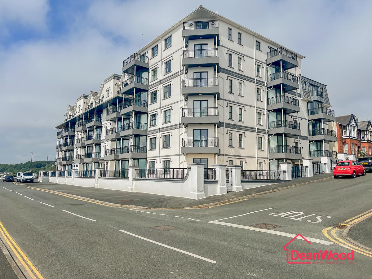32 Kensington Place, Onchan, Isle Of Man. — Photo 1 of 26