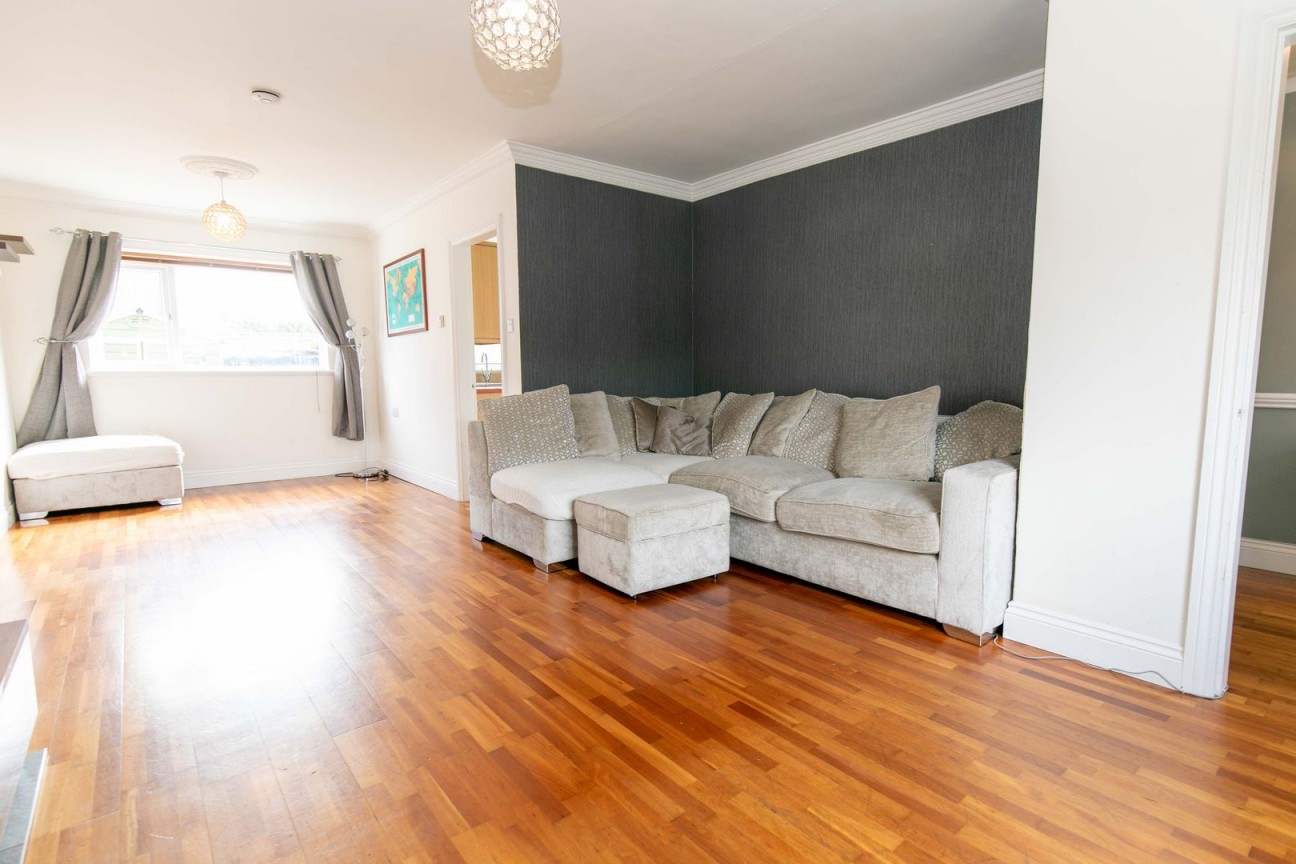 9, Cooil Drive, Douglas, IM2 2HG. - Photo 3 of 17