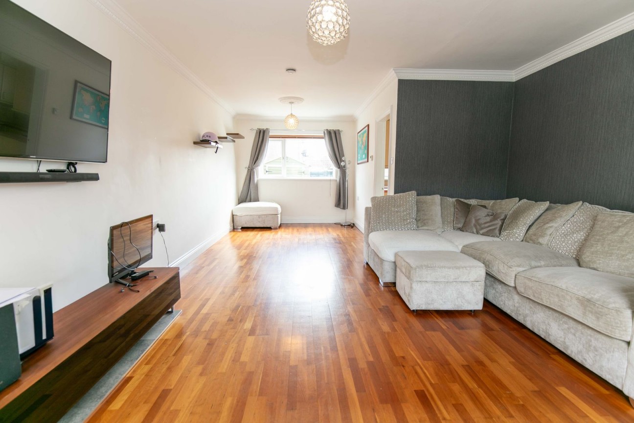 9, Cooil Drive, Douglas, IM2 2HG. - Photo 4 of 17