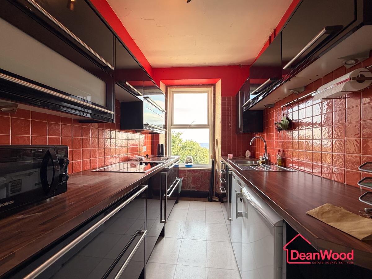 Flat 3, 4 Windsor Mount, Ramsey, Isle Of Man. - Photo 5 of 12