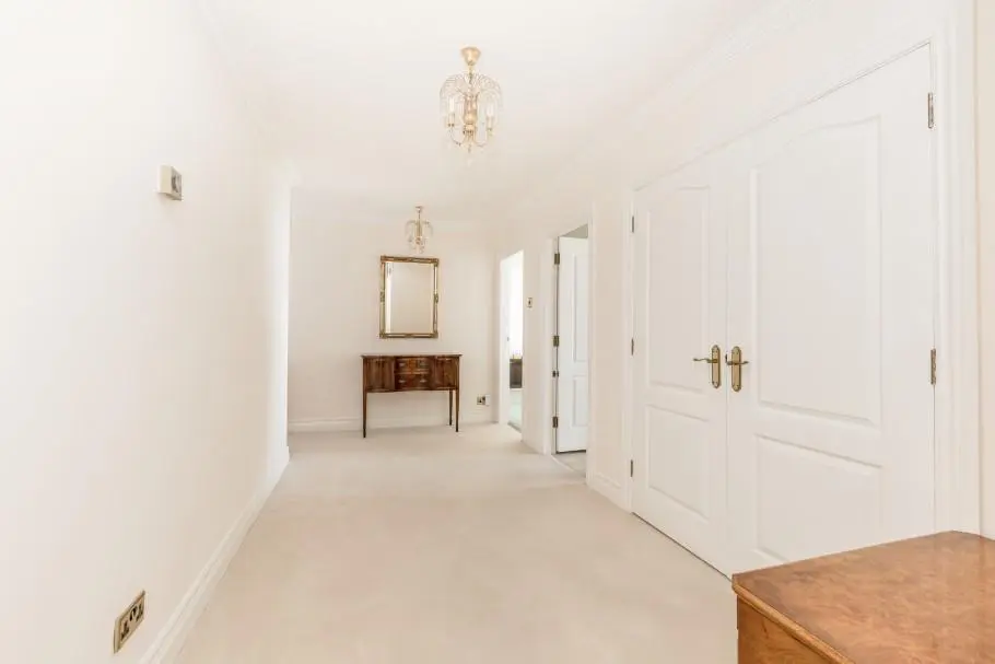 27 King Edward Bay, Onchan. - Photo 2 of 19