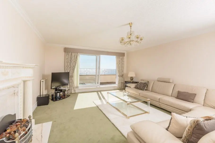 27 King Edward Bay, Onchan. - Photo 5 of 19