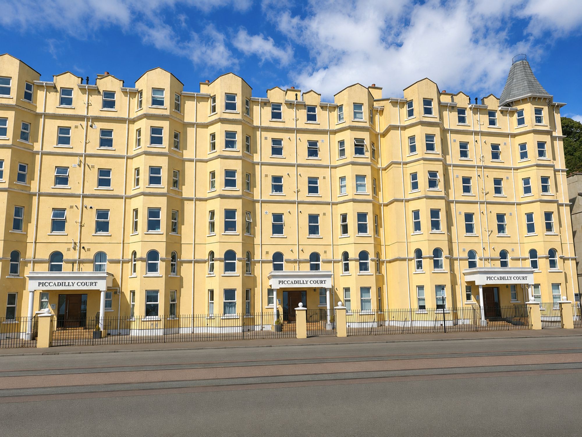 2 bed flat to rent in Queens Promenade, Douglas, IM2. - Photo 1 of 3