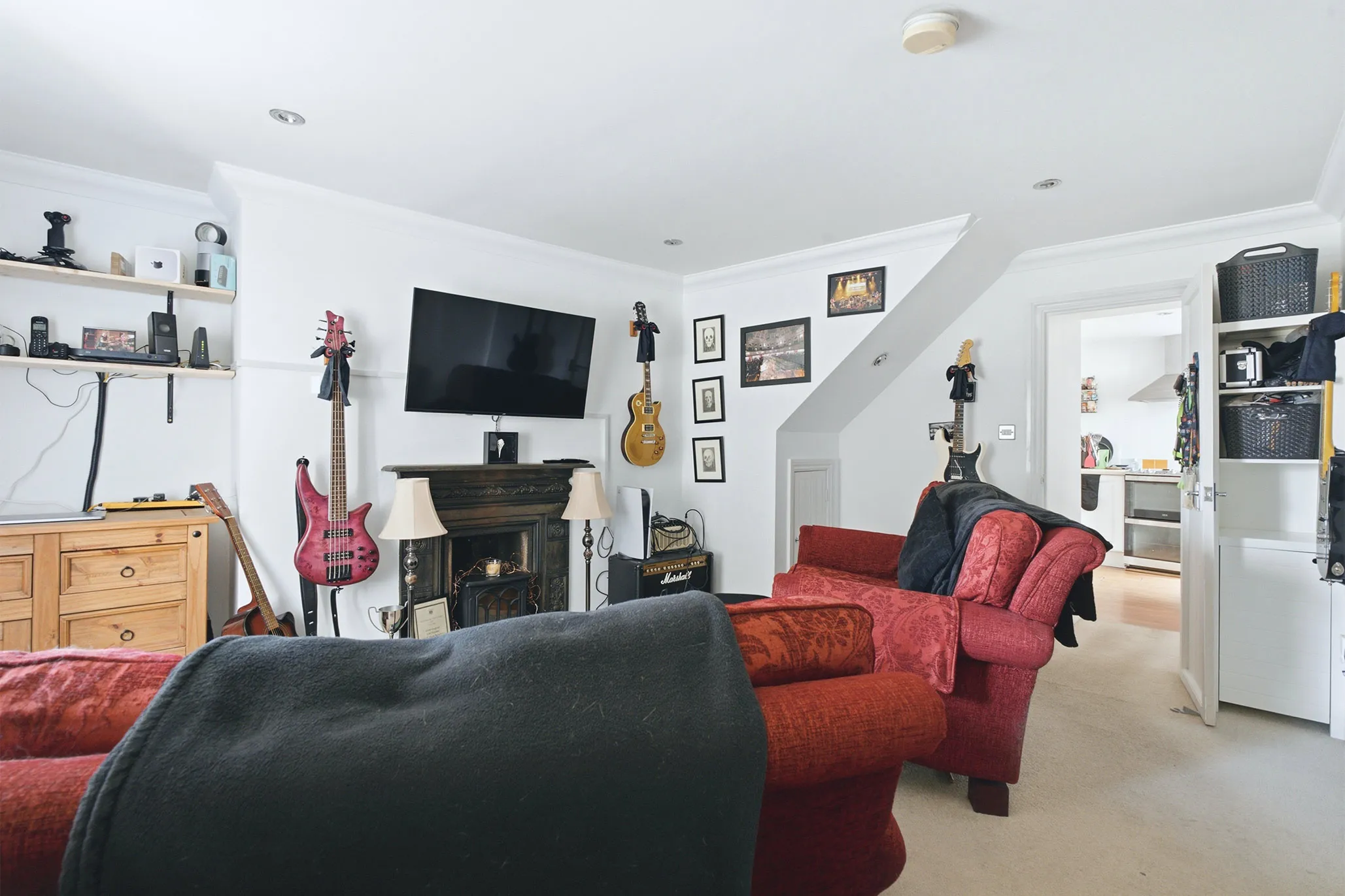 Bumblebee Cottage, 3 Mona Street, Ramsey. - Photo 3 of 5