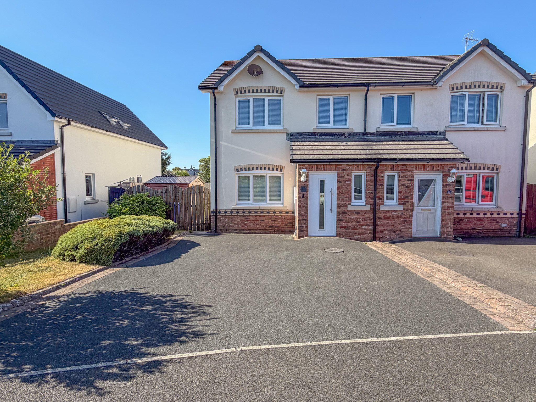 17 Royal Park, Ramsey. - Photo 1 of 18