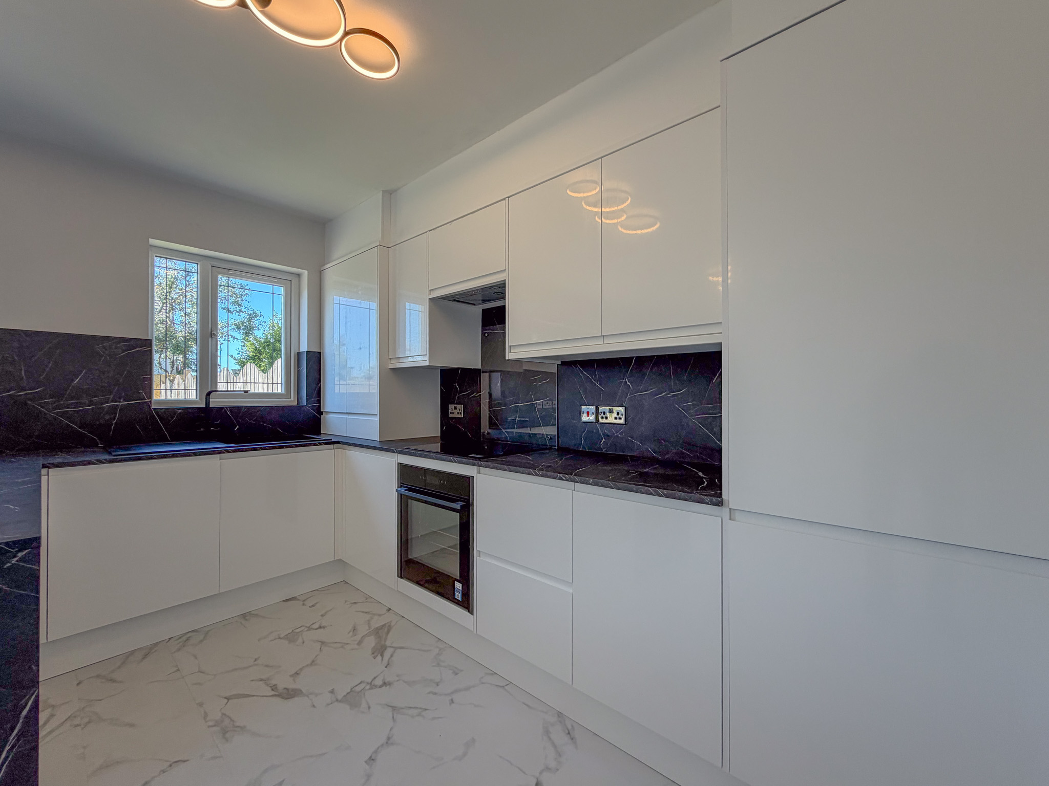 17 Royal Park, Ramsey. - Photo 5 of 18
