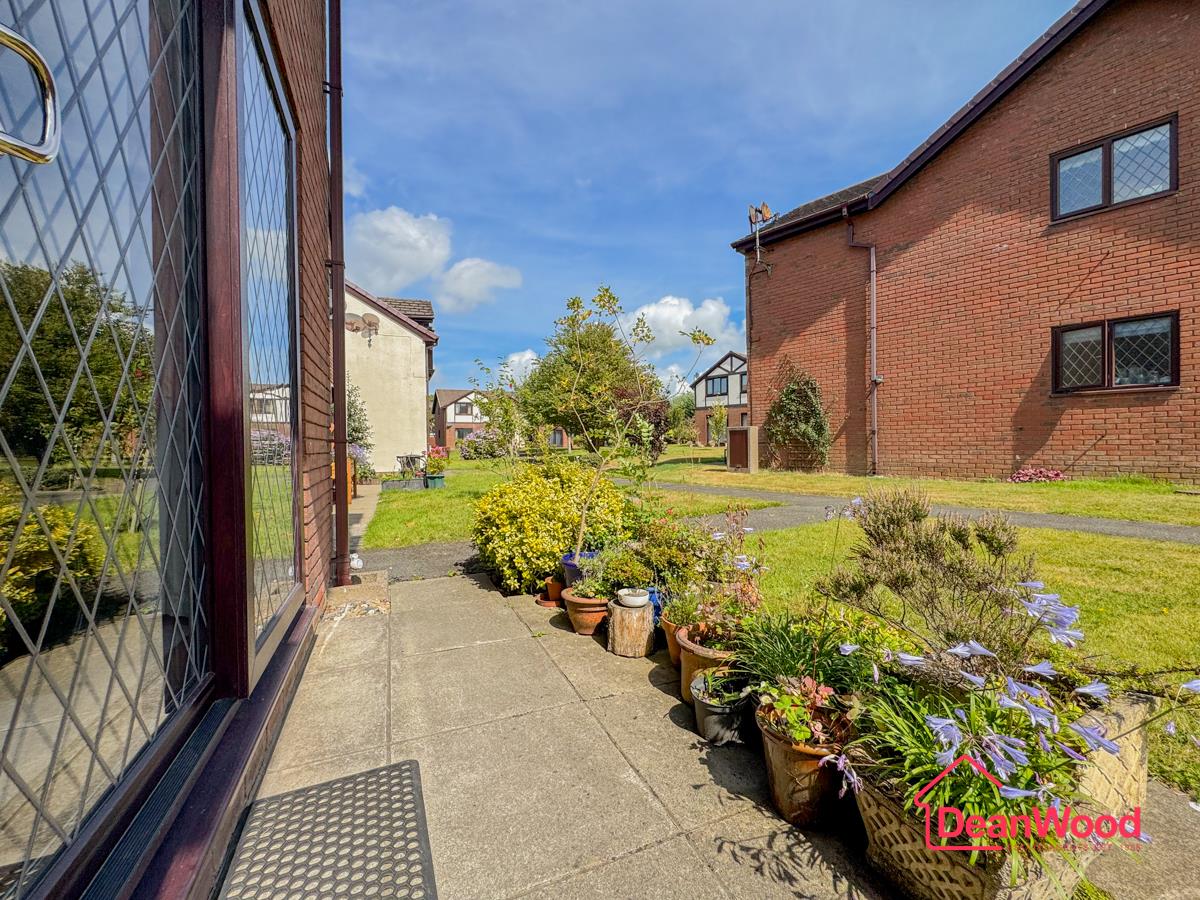 1, Chester Mews, The Paddocks, Ballasalla. - Photo 2 of 23