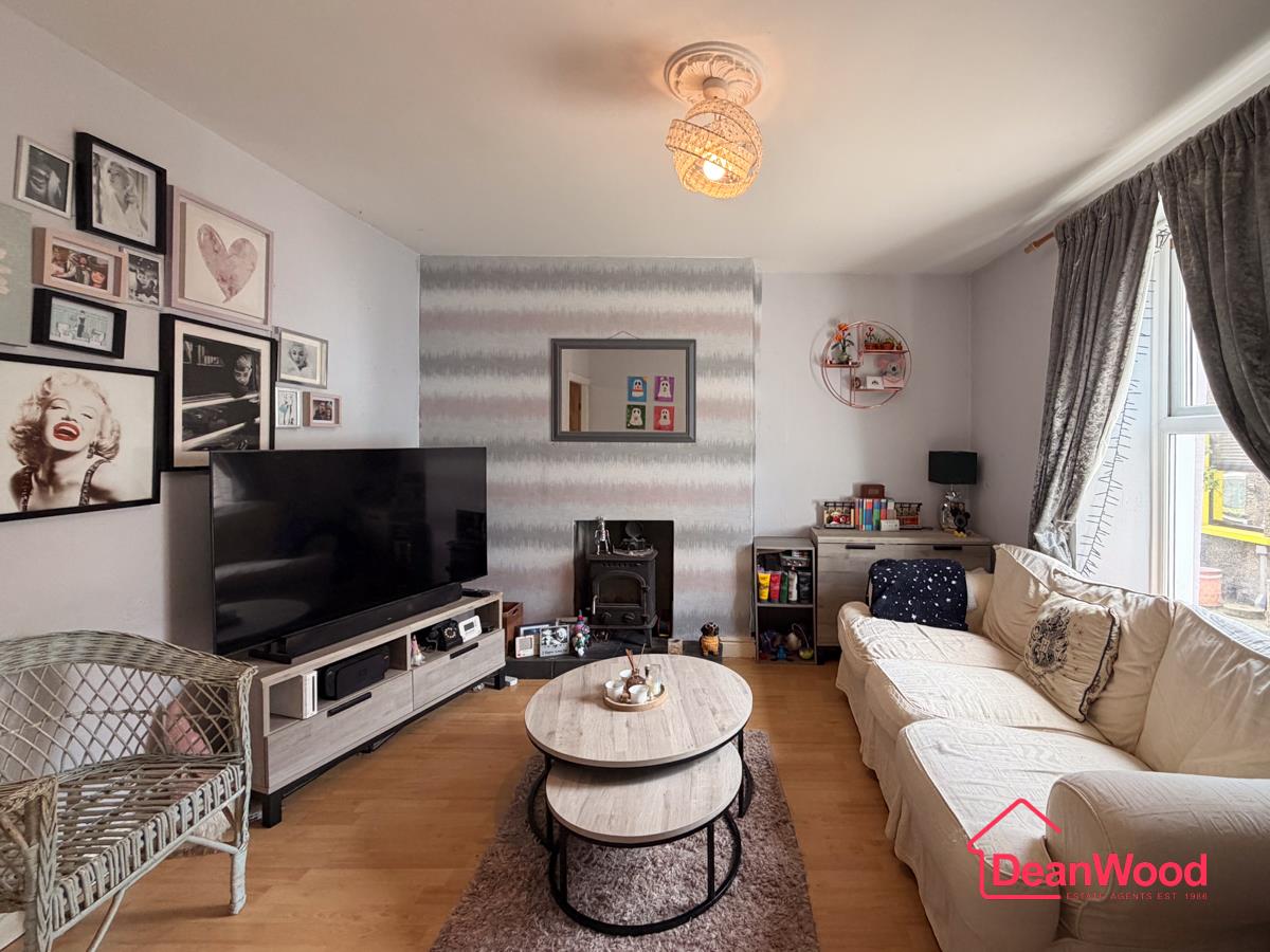 8 Peveril Terrace, Douglas. - Photo 2 of 13