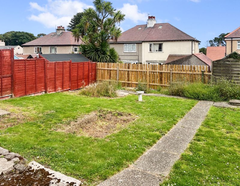 6 Seaview Road, Onchan IM3 4AH. — Photo 2 of 19
