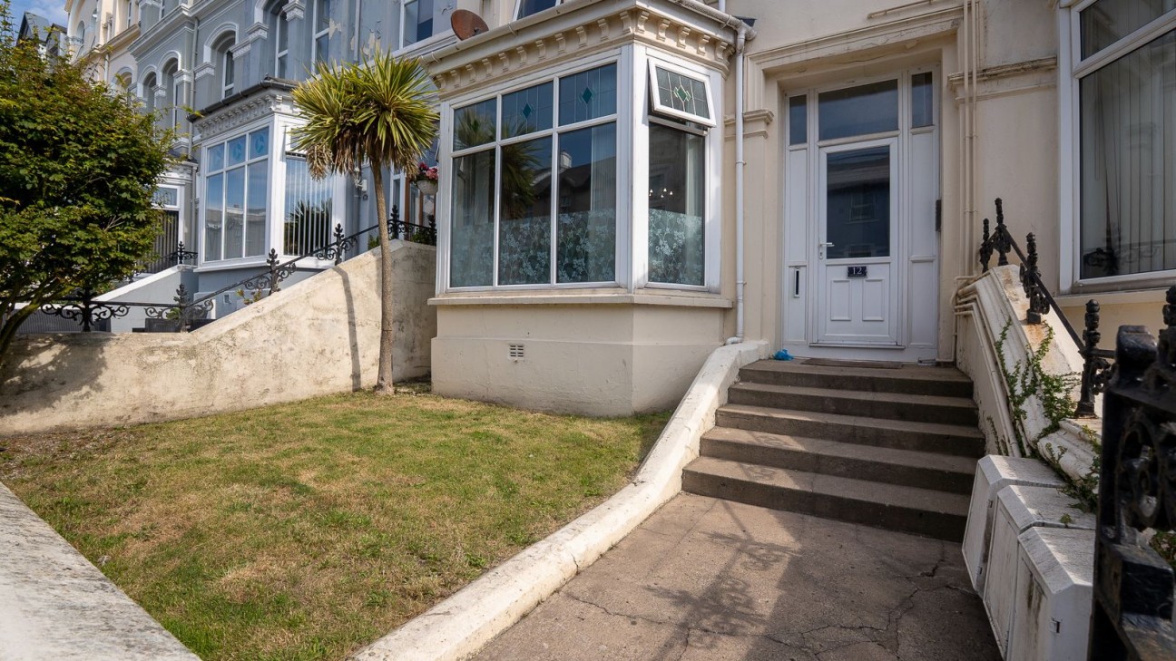 Flat 1, 12 Murrays Road, IM2 3HT, Douglas. - Photo 2 of 17