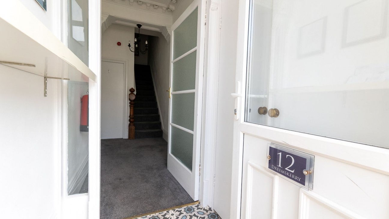 Flat 1, 12 Murrays Road, IM2 3HT, Douglas. - Photo 3 of 17