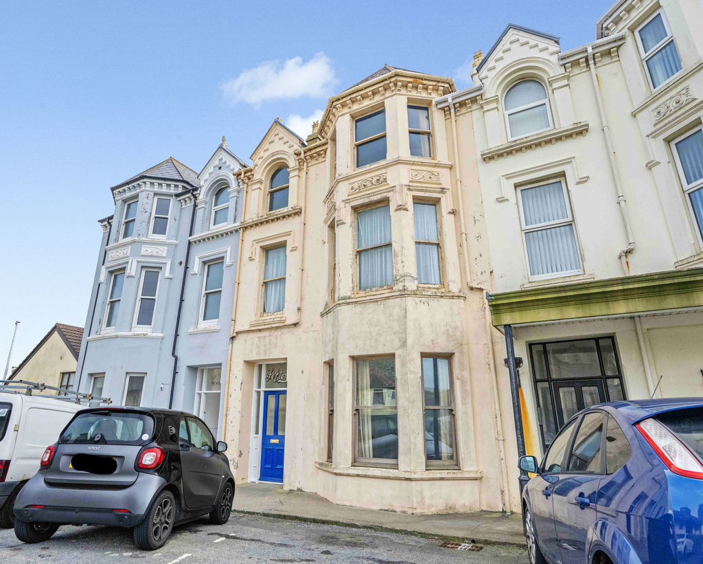 Sefton, Victoria Square, Port Erin IM9 6LD. — Photo 1 of 39