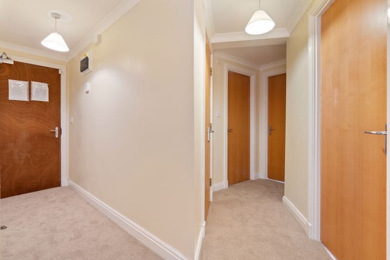 29 Central Apartments, Central Promenade, Douglas IM2 4EL. — Photo 3 of 16