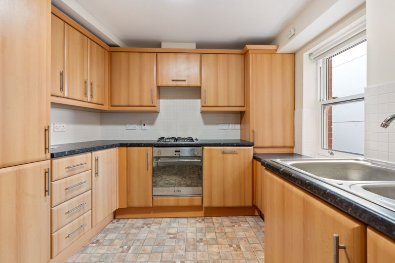 29 Central Apartments, Central Promenade, Douglas IM2 4EL. — Photo 4 of 16