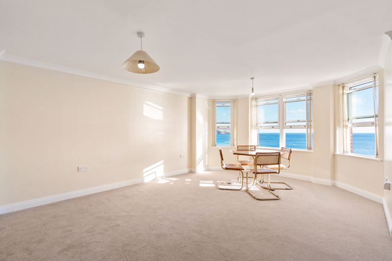 29 Central Apartments, Central Promenade, Douglas IM2 4EL. — Photo 5 of 16