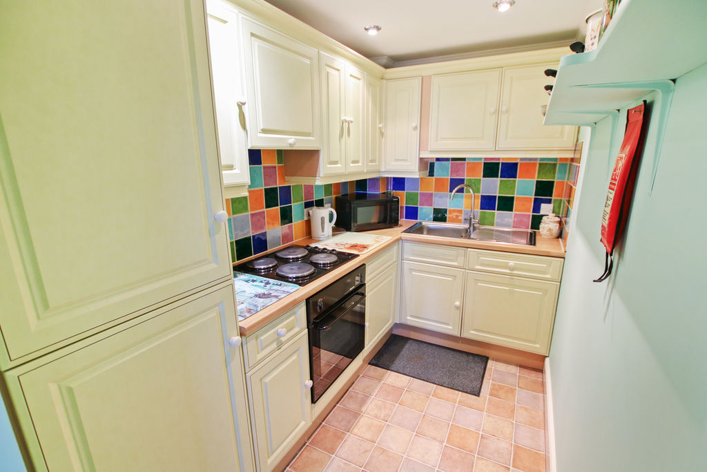 2 Erinville, The Promenade, Port Erin IM9 6AG. — Photo 3 of 23