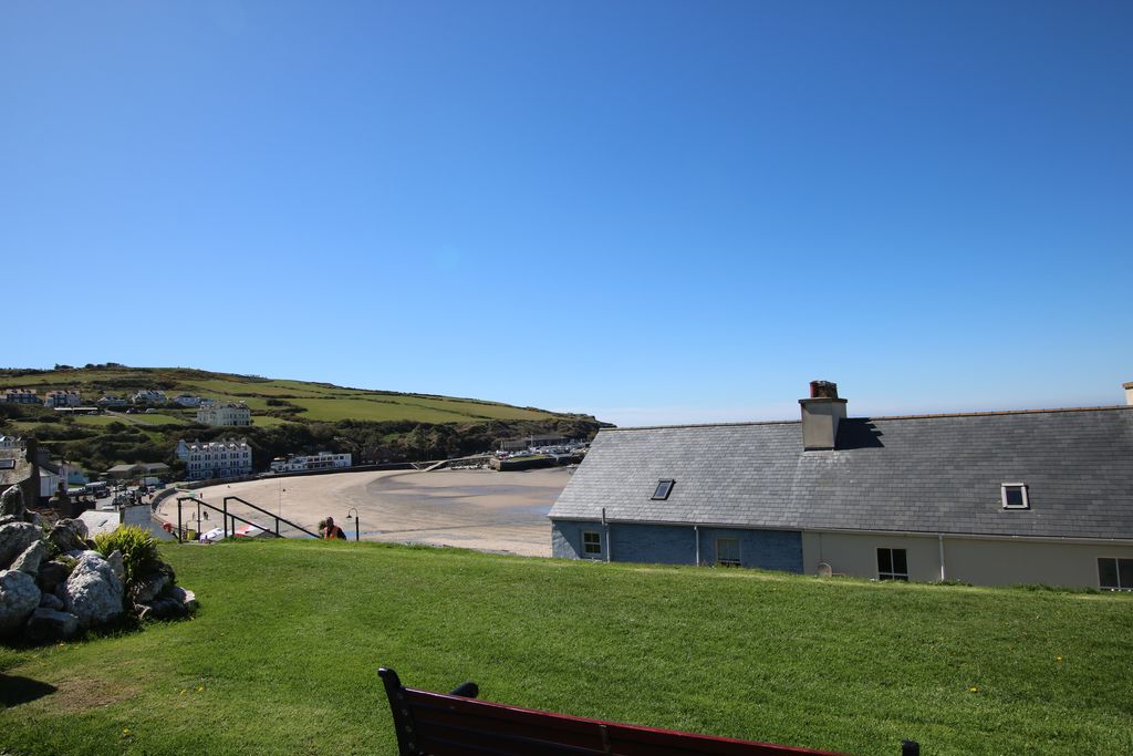 2 Erinville, The Promenade, Port Erin IM9 6AG. — Photo 5 of 23