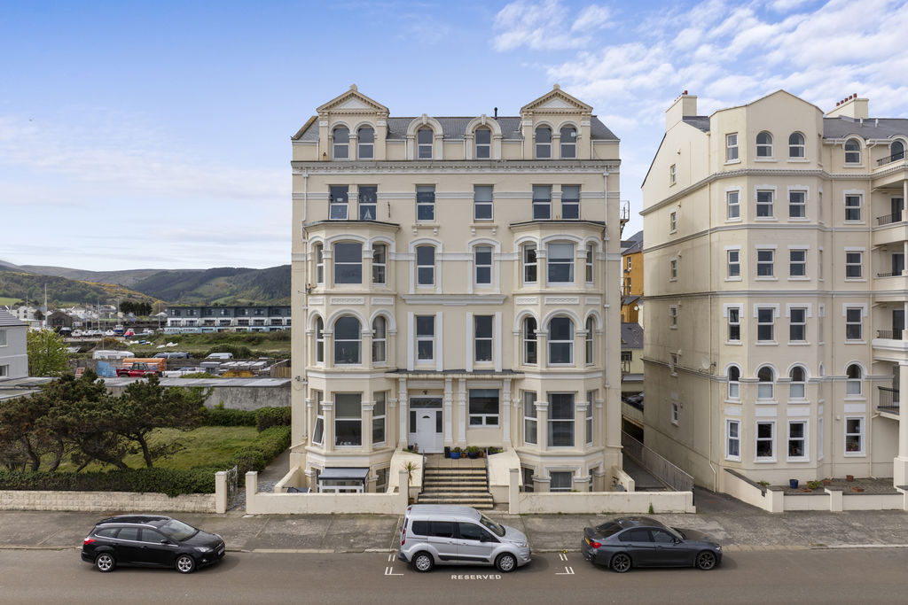 Flat 19/20 Isle of Alanis, Mooragh Promenade, Ramsey IM8 3AJ. — Photo 1 of 21