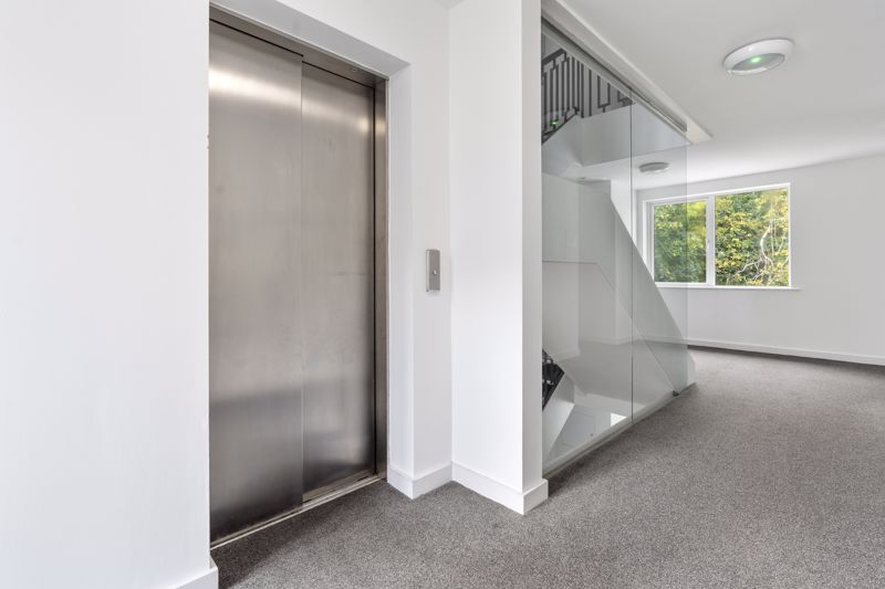 86 Spectrum Apartments, Central Promenade, Douglas IM2 4JL. — Photo 5 of 31