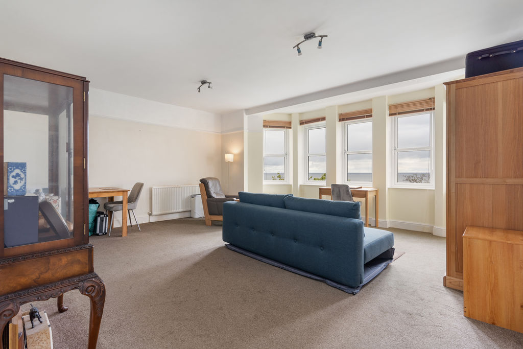 6 Falcon Cliff Apartments, Douglas IM2 4LD. — Photo 3 of 14