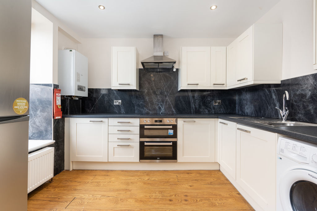 Flat 3, 11 Windsor Road, Douglas IM1 3LD. — Photo 4 of 15