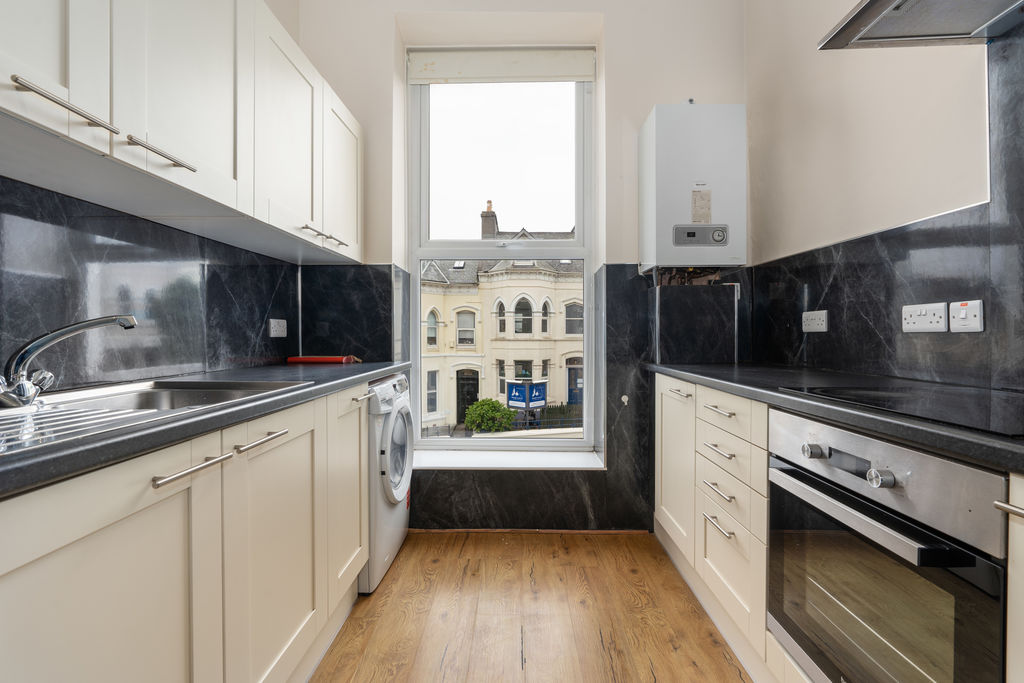 Flat 2, 11 Windsor Road, Douglas IM1 3LD. — Photo 4 of 14
