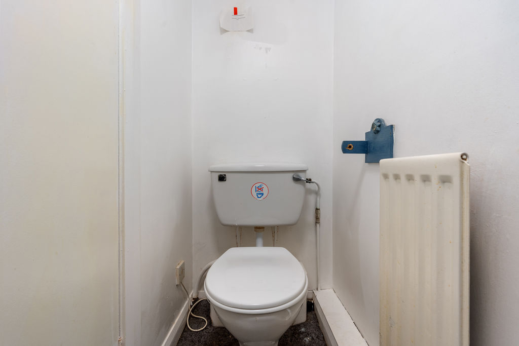 Flat 3, 24 Castle Street, Douglas IM1 2EZ. — Photo 3 of 13
