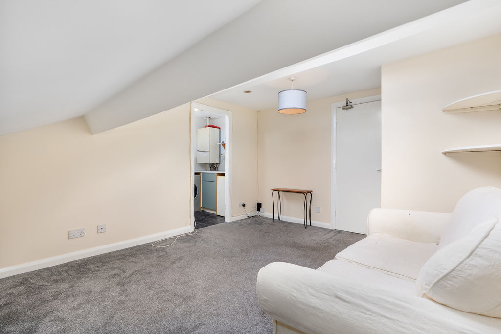 Flat 3, 24 Castle Street, Douglas IM1 2EZ. — Photo 5 of 13