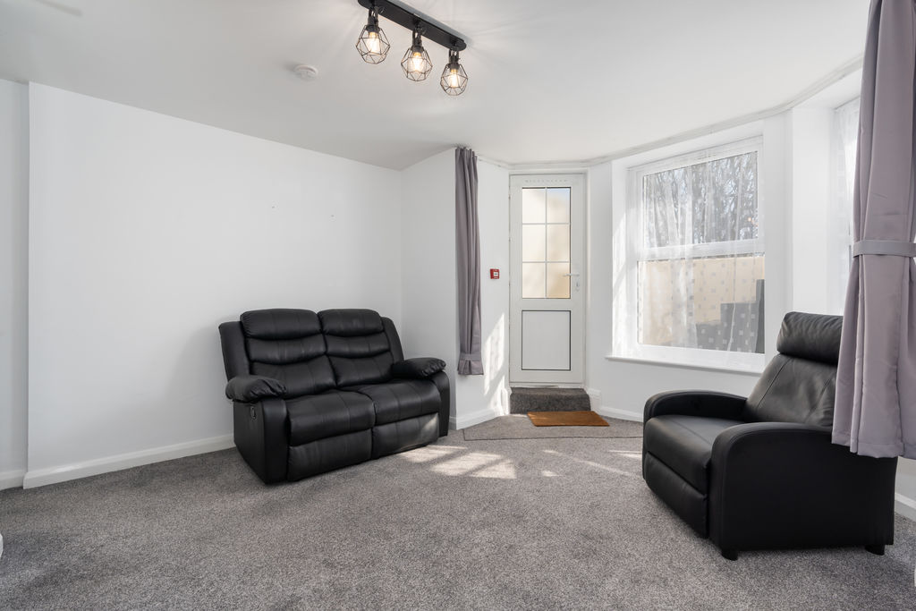 Flat 1, 11 Woodville Terrace, Douglas IM2 4HB. — Photo 3 of 14