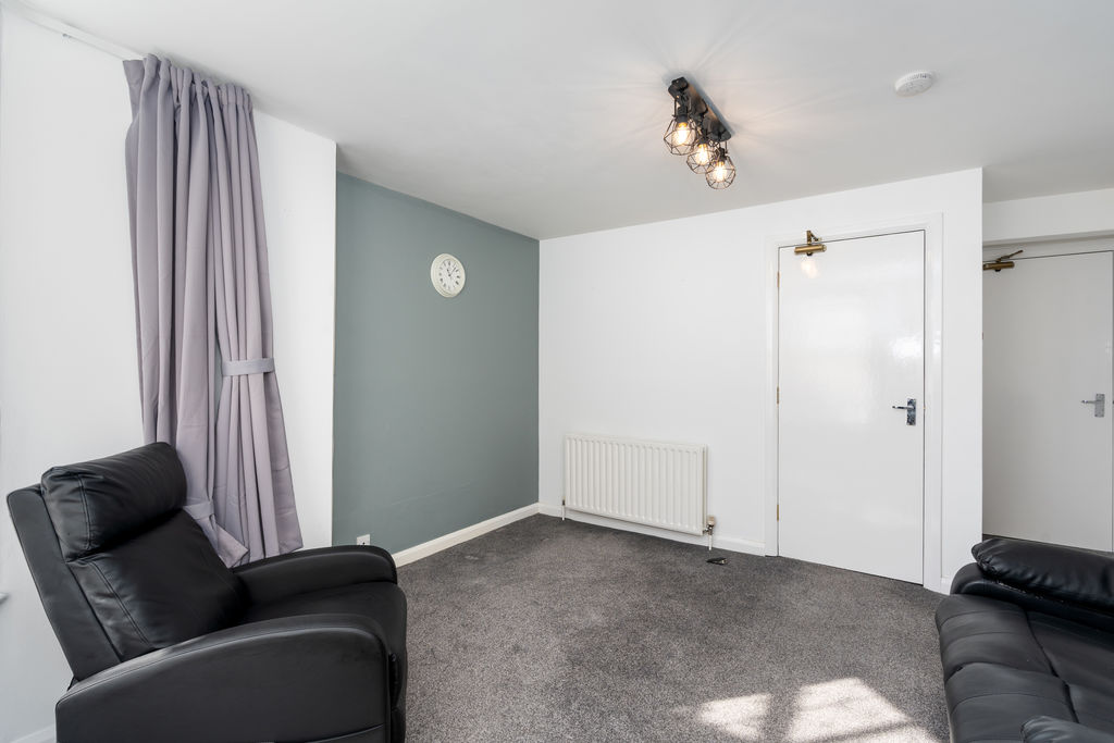 Flat 1, 11 Woodville Terrace, Douglas IM2 4HB. — Photo 5 of 14