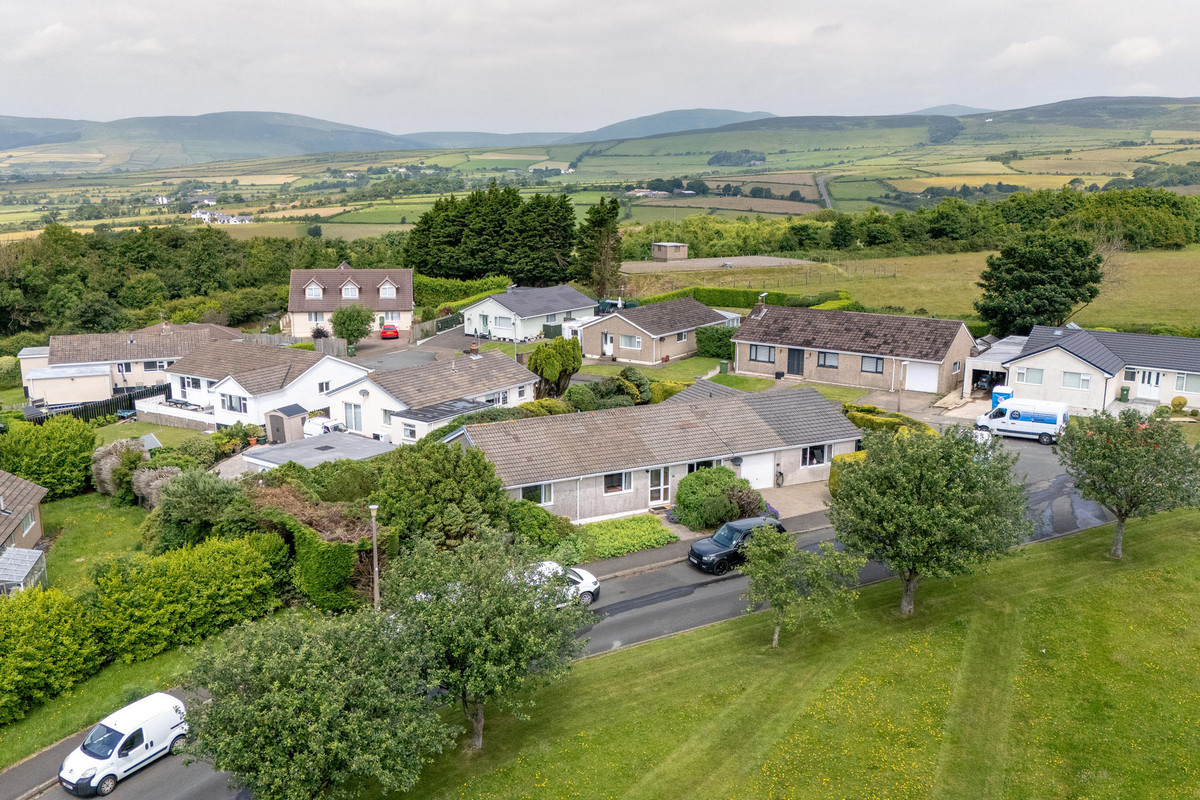 Highfield Crescent, Isle Of Man, IM3 3, Onchan. — Photo 1 of 33