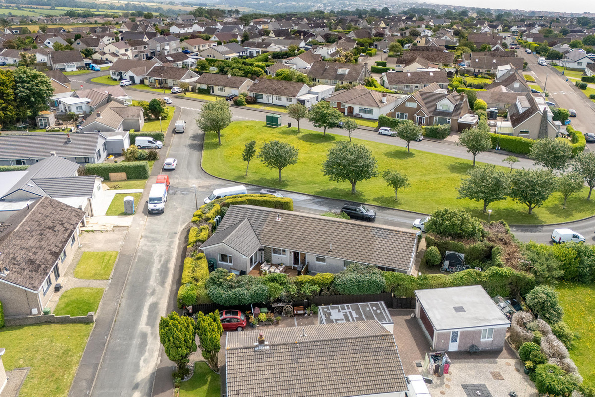 Highfield Crescent, Isle Of Man, IM3 3, Onchan. — Photo 2 of 33