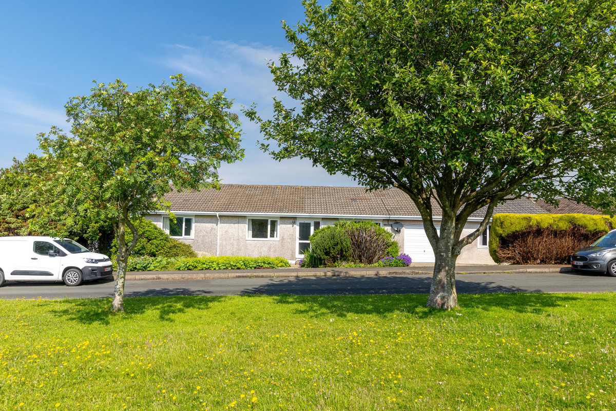 Highfield Crescent, Isle Of Man, IM3 3, Onchan. — Photo 4 of 33