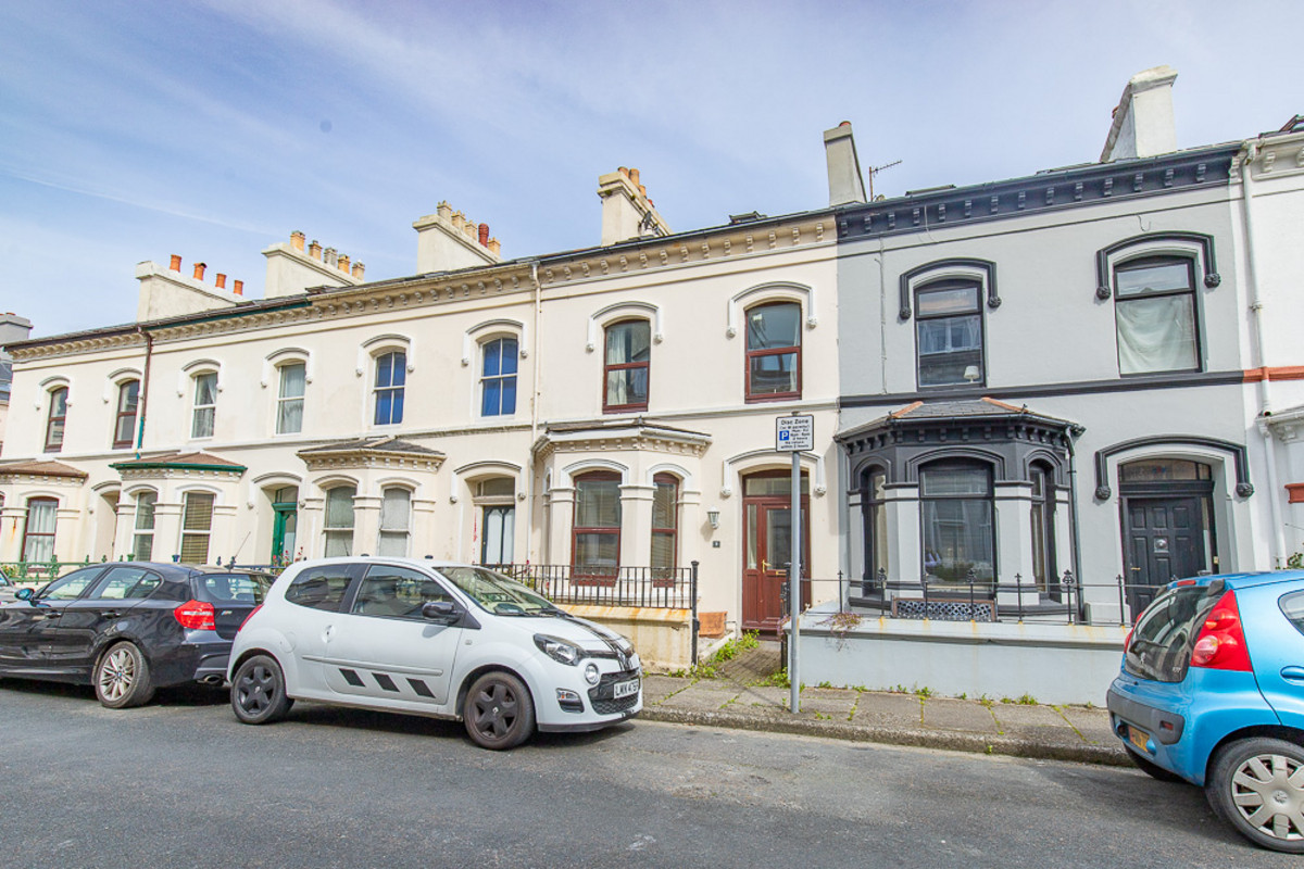 Richmond Grove, Isle Of Man, IM1 3. — Photo 1 of 28