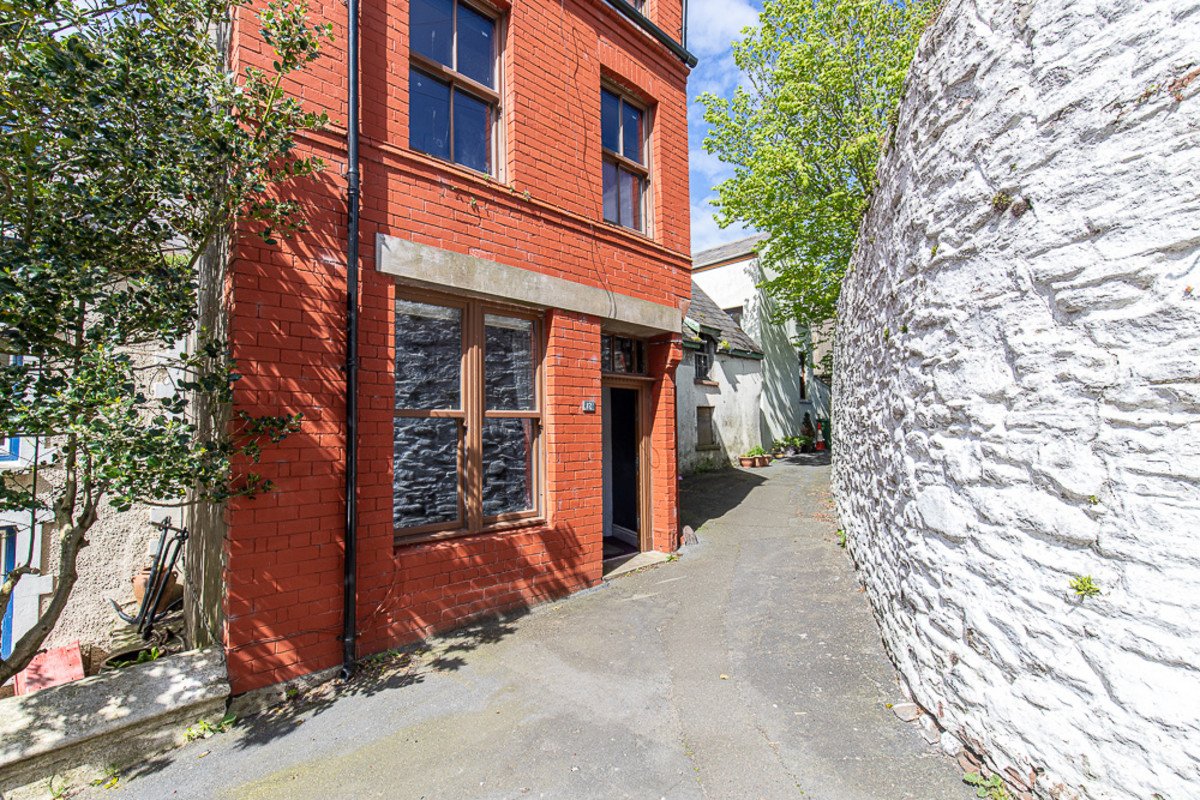 Church Lane, Isle Of Man, IM5 1, Peel. — Photo 2 of 38