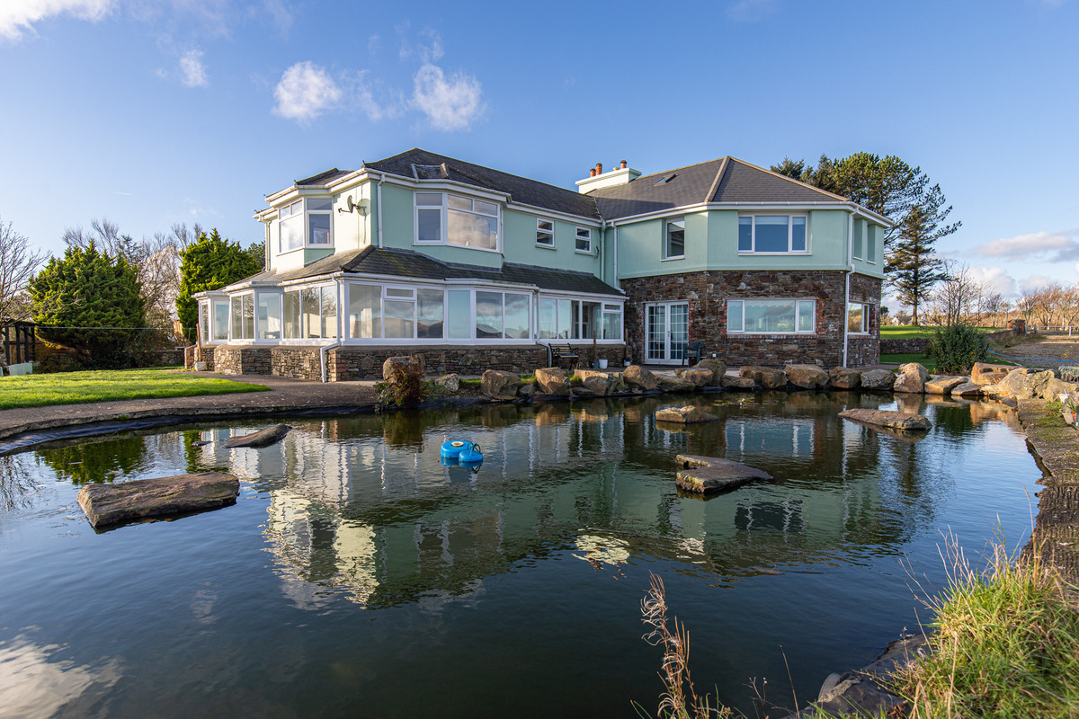 Richmond Hill, Douglas, Isle Of Man, IM4 1. — Photo 1 of 34