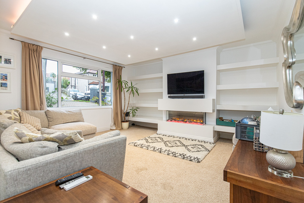 High View Road, Isle Of Man, IM2 5, Douglas. — Photo 2 of 26