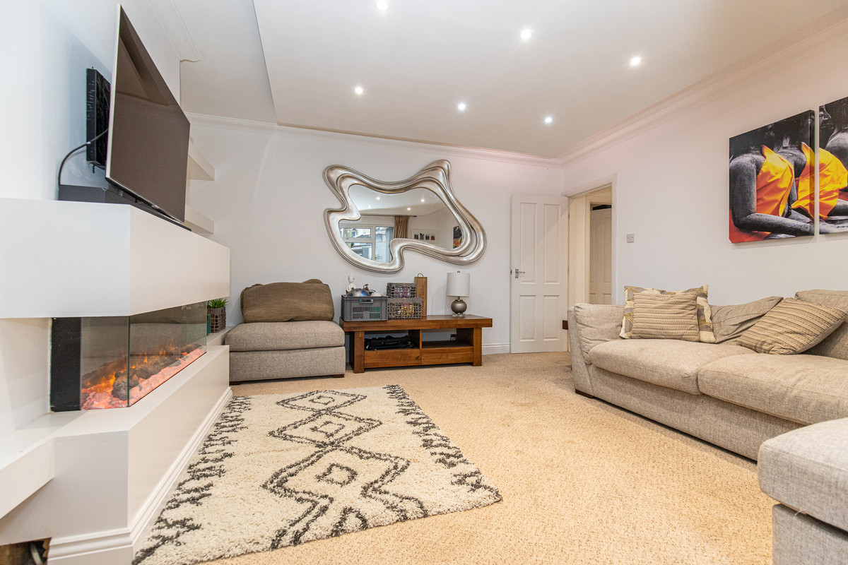 High View Road, Isle Of Man, IM2 5, Douglas. — Photo 4 of 26