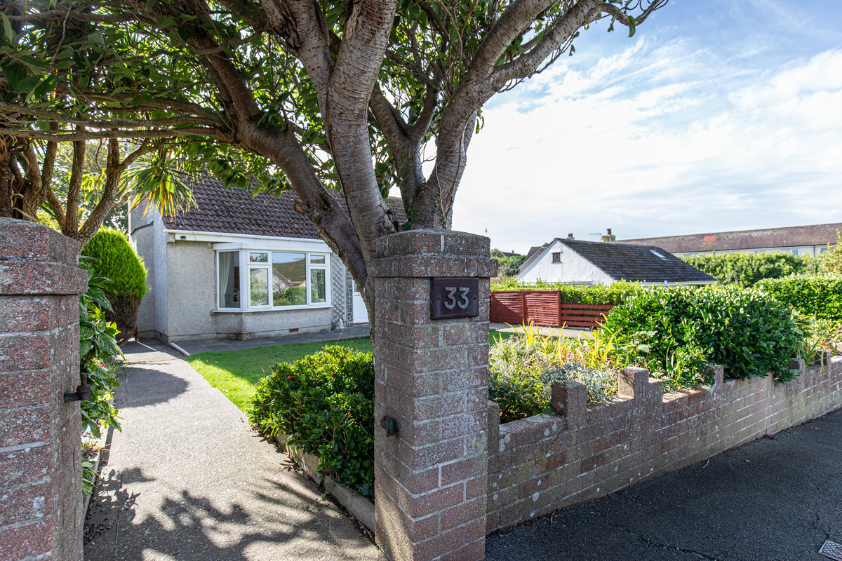 QUEENS Drive, Isle Of Man, IM5 1, Peel. — Photo 2 of 32