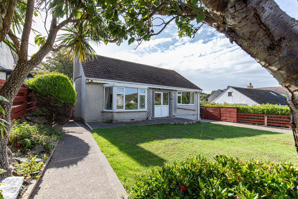 QUEENS Drive, Isle Of Man, IM5 1, Peel. — Photo 3 of 32