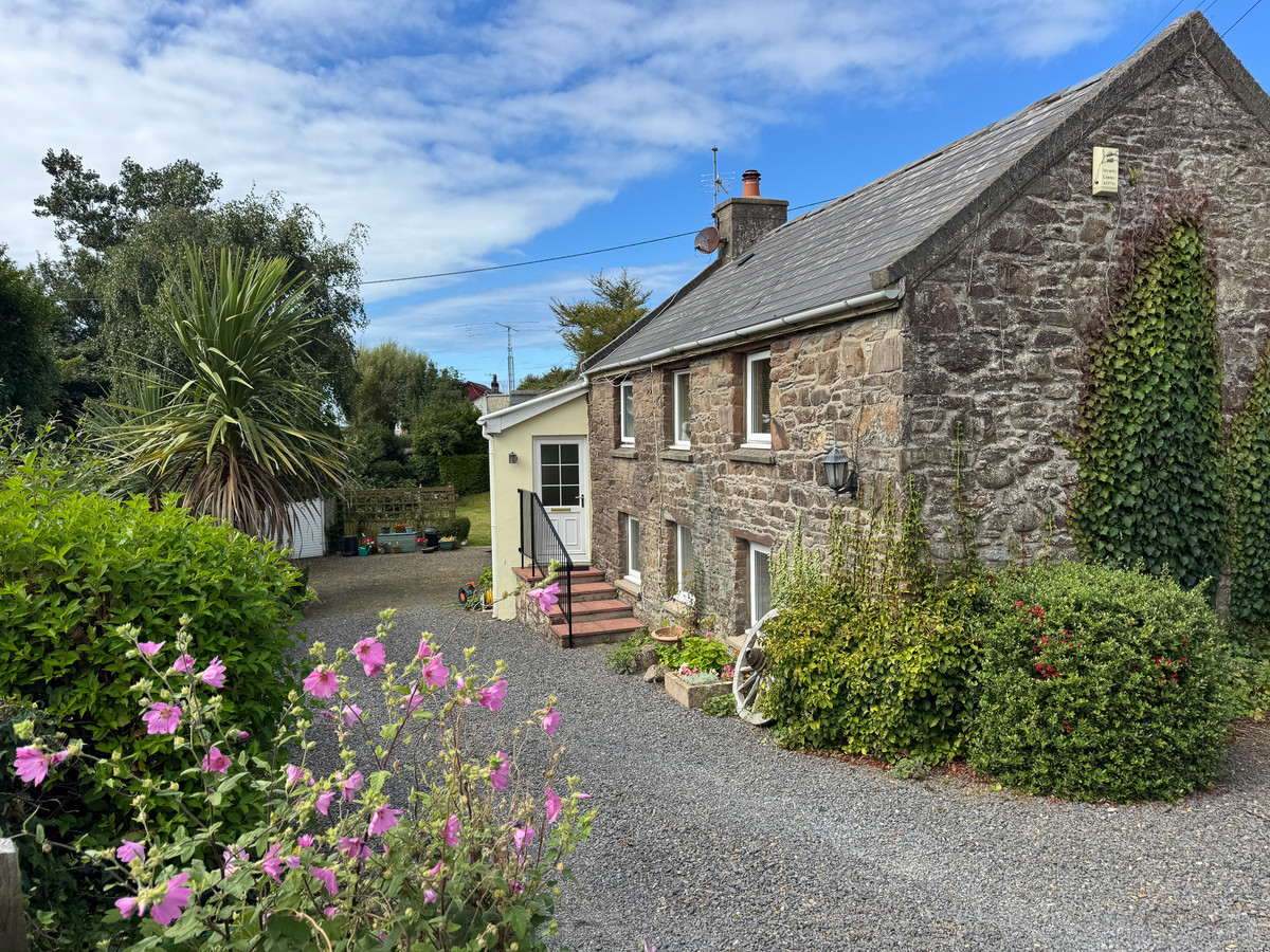 Lhergydhoo, Isle Of Man, IM5 2, Peel. — Photo 1 of 48