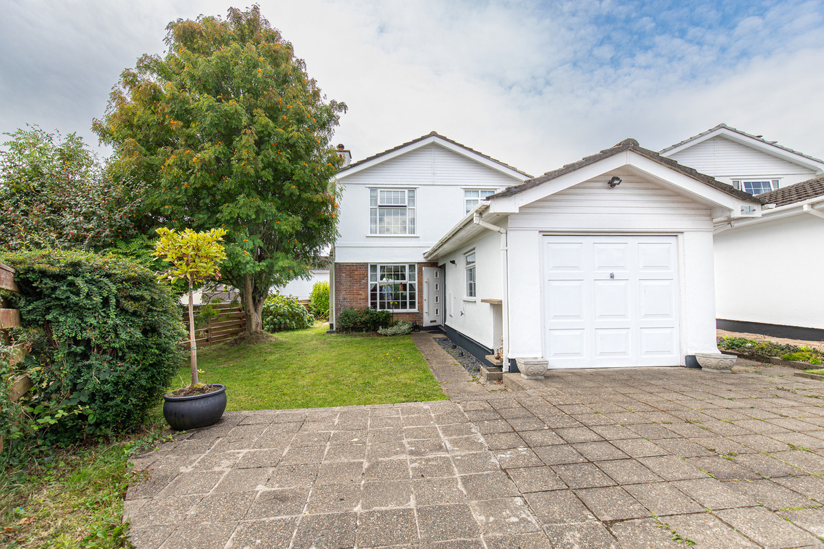 Pine Hill, Isle Of Man, IM2 5, Braddan. — Photo 1 of 36