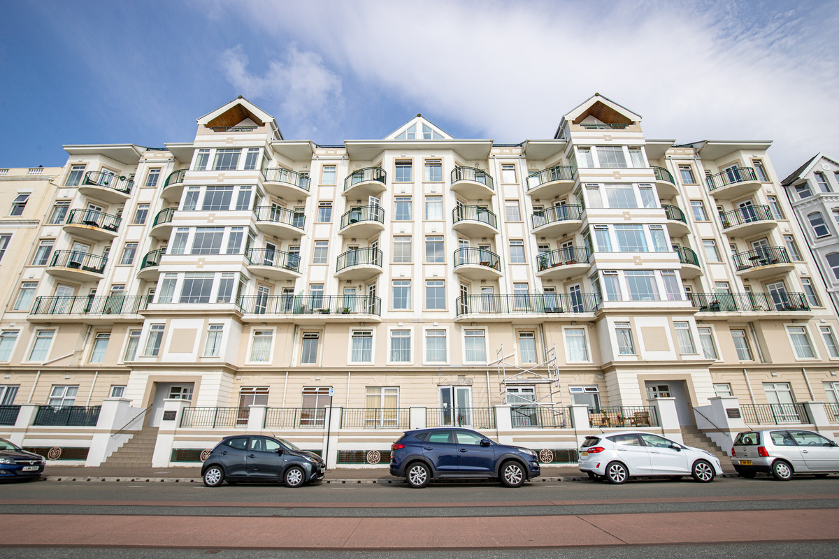 Queens Apartments, Isle Of Man,, Douglas. — Photo 1 of 23