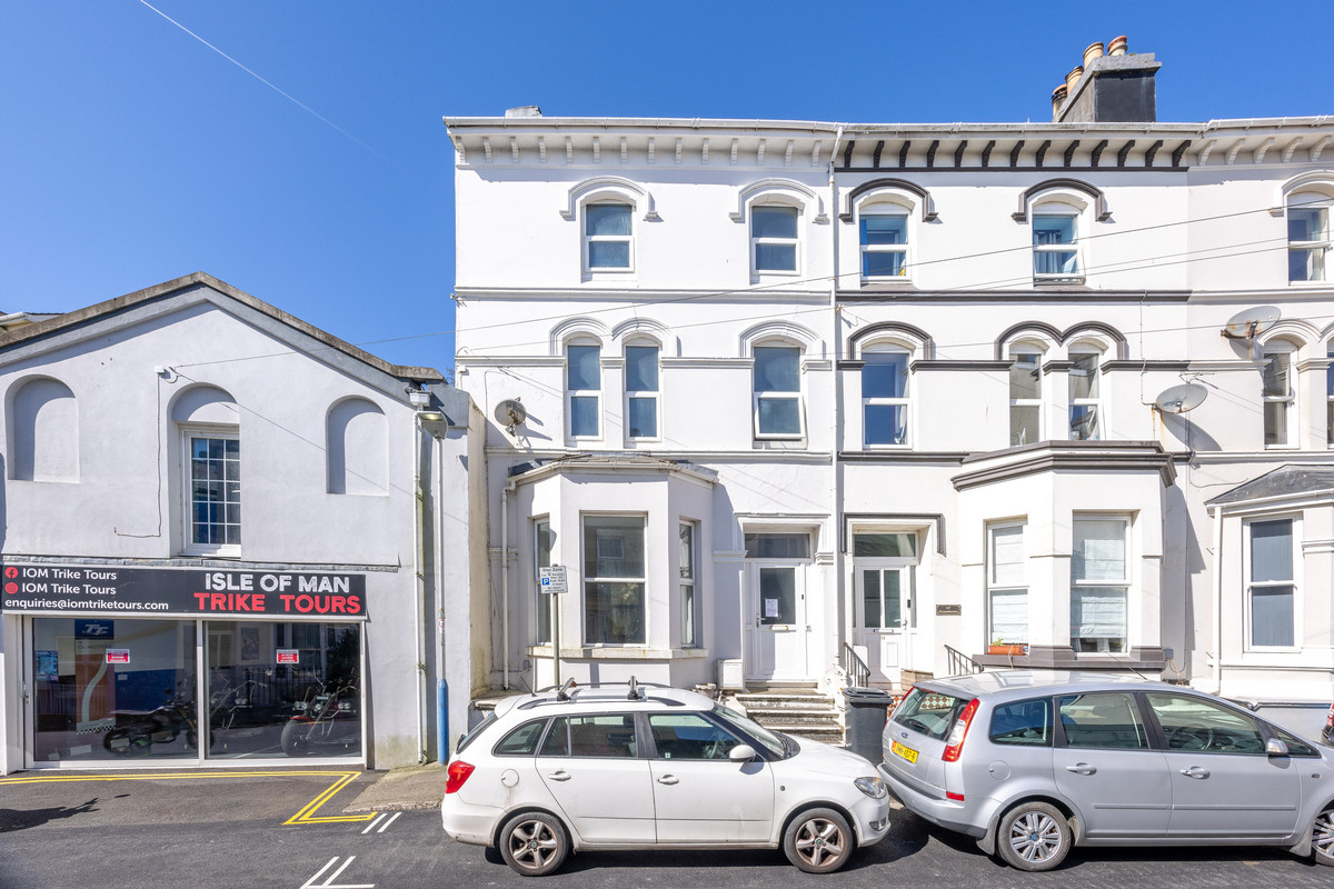 Castlemona Avenue, Isle Of Man, IM2 4, Douglas. — Photo 1 of 26