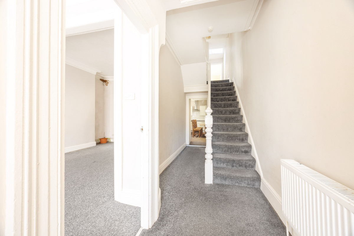 Castlemona Avenue, Isle Of Man, IM2 4, Douglas. — Photo 2 of 26