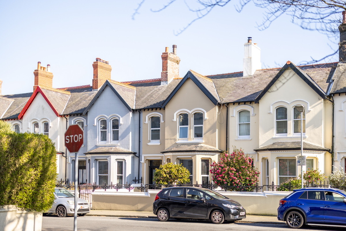 Hawarden Avenue, Douglas, IM1 4. — Photo 2 of 33