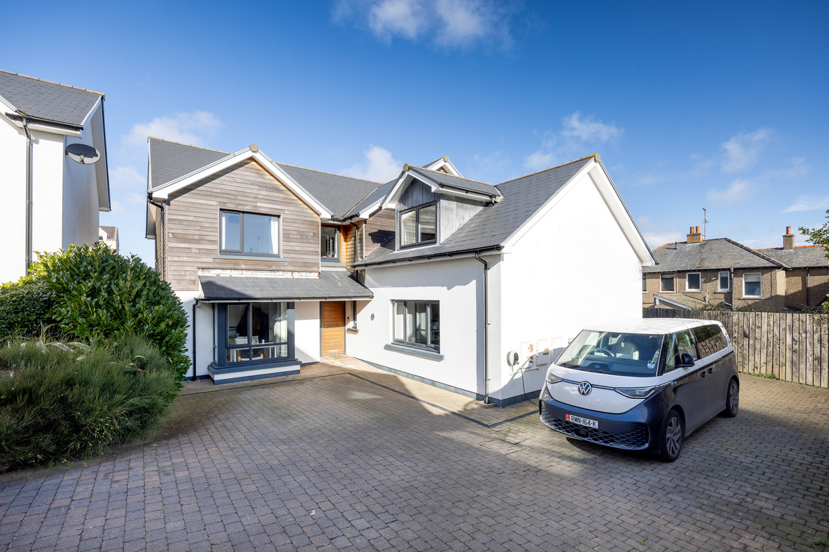 Briarville Gardens, Isle Of Man, IM8 2, Ramsey. — Photo 1 of 37